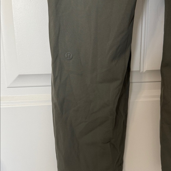 Lululemon - On The Fly Pant *27" - Grey Sage - Size 6 - Good Condition!! - Picture 10 of 11